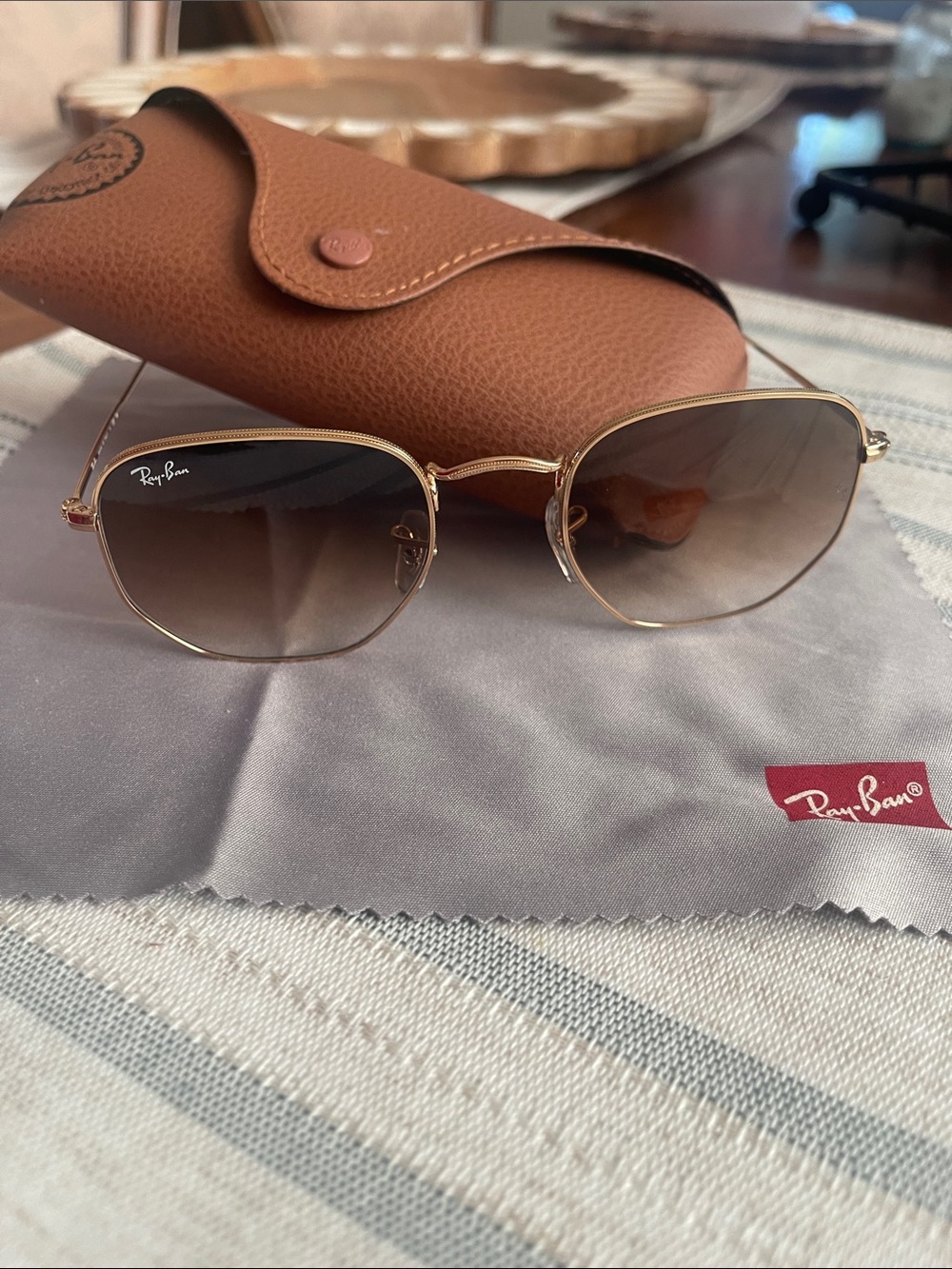 Ray-Ban Women's Gold Frame Brown Gradient Sunglasses with Brown Case Authentic
